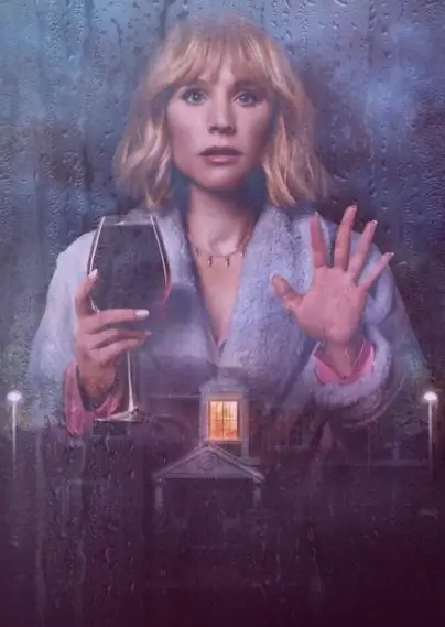 Женщина во дворе 2025